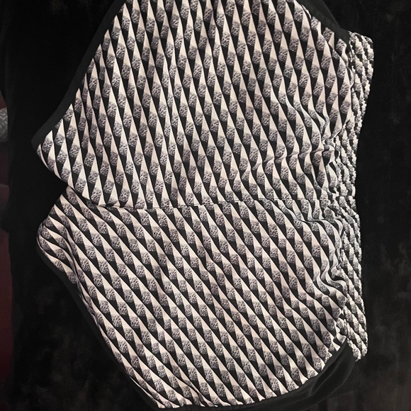 Under Armor Shorts - Picture 2 of 3